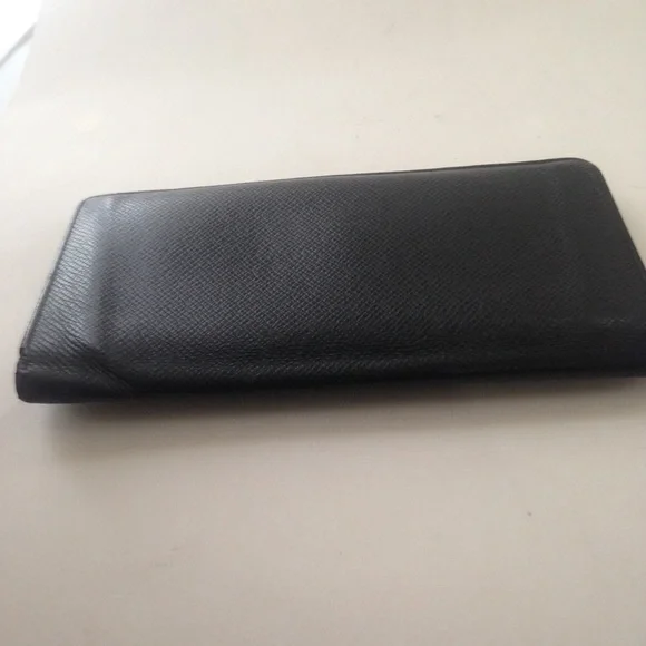 Louis Vuitton, Black Taiga Leather Zip Long Wallet - Picture 4 of 11